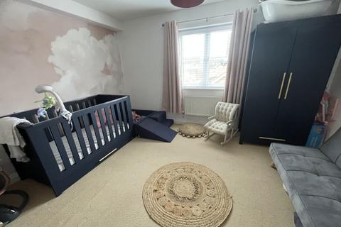 3 bedroom terraced house to rent, Cowslip Close, Corby, NN18