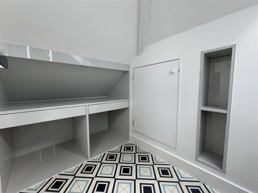 Storage in En-Suite