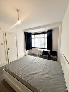 Studio to rent, North Circular Road, N13