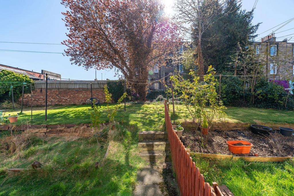 Rear gardens Communal