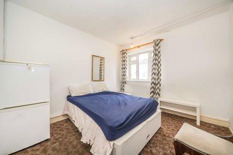2 bedroom flat for sale, Lorne Road, London N4