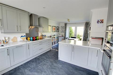 3 The Courtyard, Shendish, Hemel Hempstead, HP3 0AS