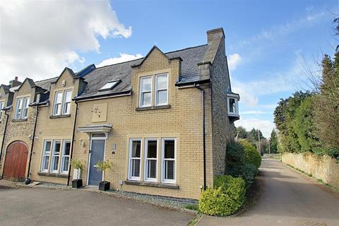 3 The Courtyard, Shendish, Hemel Hempstead, HP3 0AS