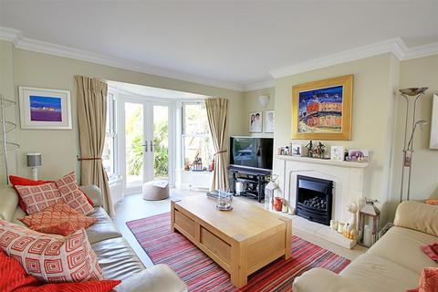 3 The Courtyard, Shendish, Hemel Hempstead, HP3 0AS