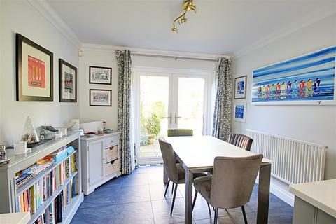 3 The Courtyard, Shendish, Hemel Hempstead, HP3 0AS