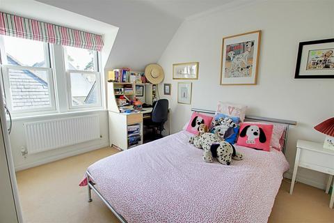 3 The Courtyard, Shendish, Hemel Hempstead, HP3 0AS