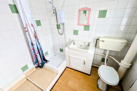 1 bedroom flat to rent, Howe Circle, Newport,