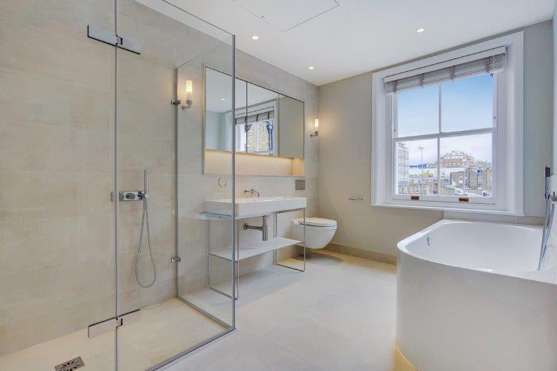 21 Bathroom 2-0.jpg