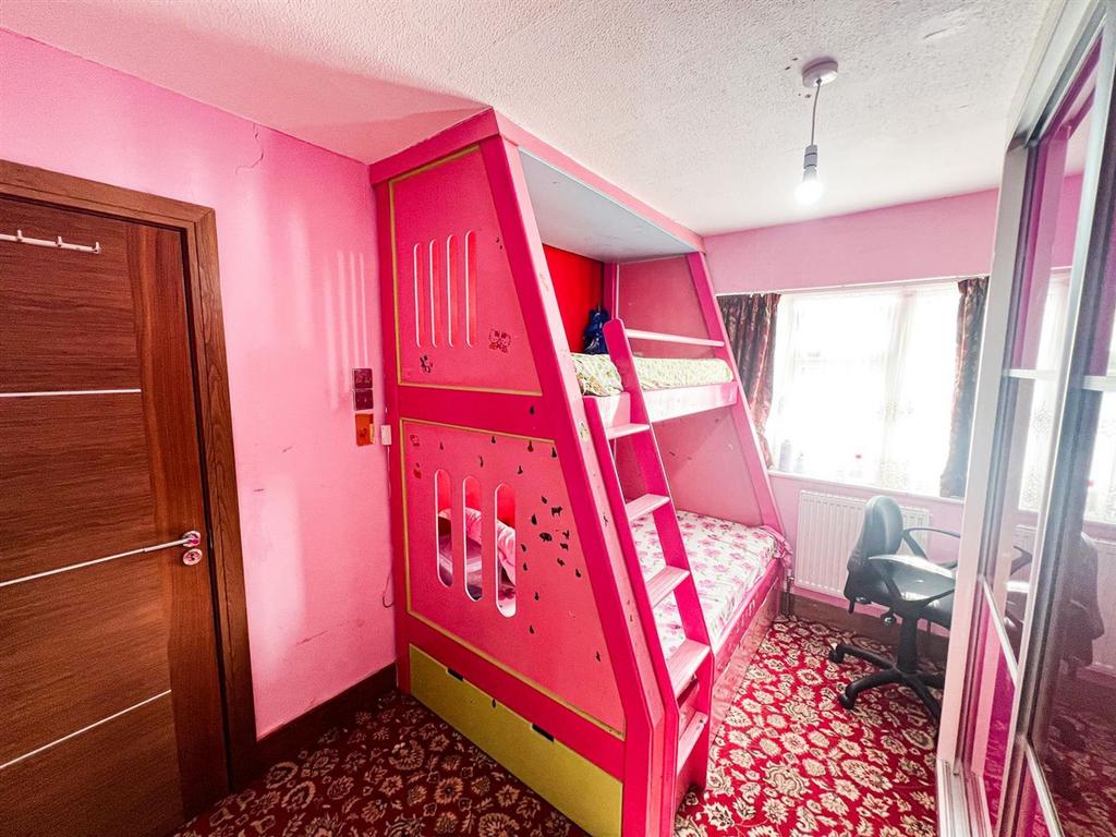 Gainsborough Ave E12