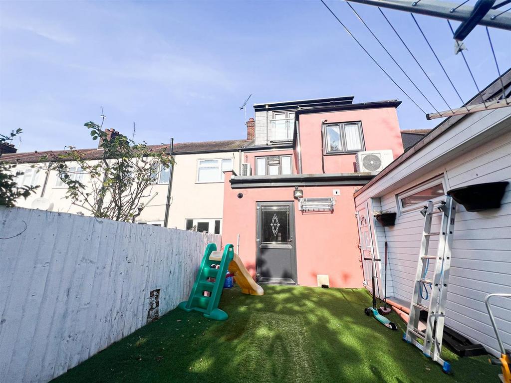 Gainsborough Ave E12