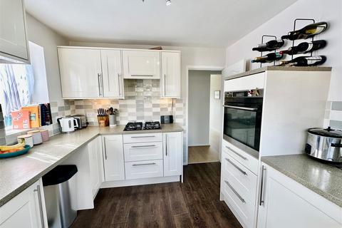 2 bedroom maisonette for sale, Thurbans Road, Farnham