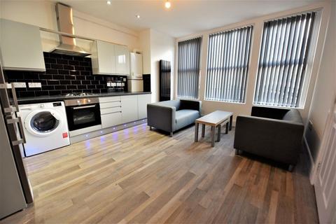 3 bedroom flat to rent, 3 Hilltop Street, Flat A