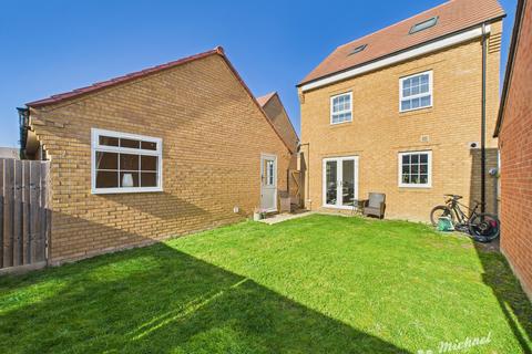 10 Babbage Grove, Leighton Buzzard, LU7 3GA