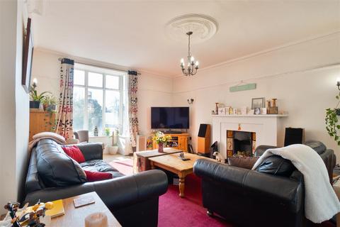 4 bedroom end of terrace house for sale, High Street, Aylesford