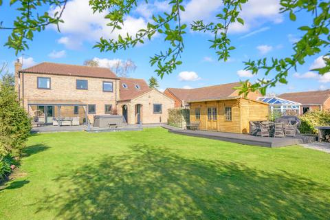 6 bedroom detached house for sale, Cul De Sac, Stickford, PE22