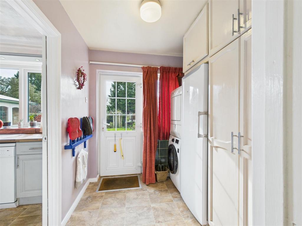 Rear lobby/utility