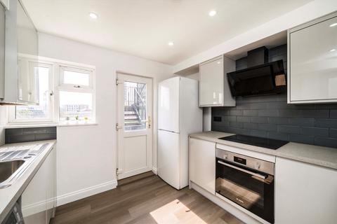 3 bedroom flat to rent, Rosebank Way, London W3