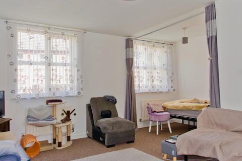 2 bedroom flat for sale, Sockburn Close, Hamilton, Leicester, LE5