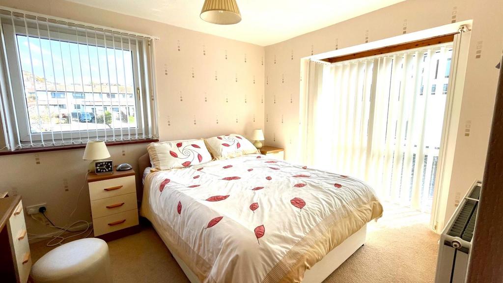 Double aspect bedroom 1