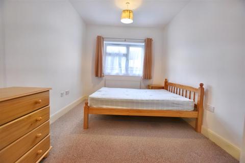 1 bedroom in a house share to rent, Whitton Avenue East, Greenford