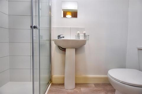 1 bedroom in a house share to rent, Whitton Avenue East, Greenford