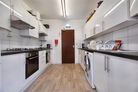 1 bedroom in a house share to rent, Whitton Avenue East, Greenford
