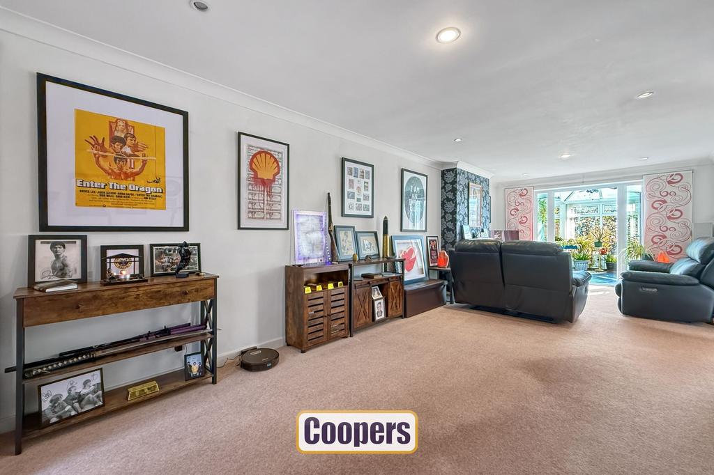 Lounge/Dining Room