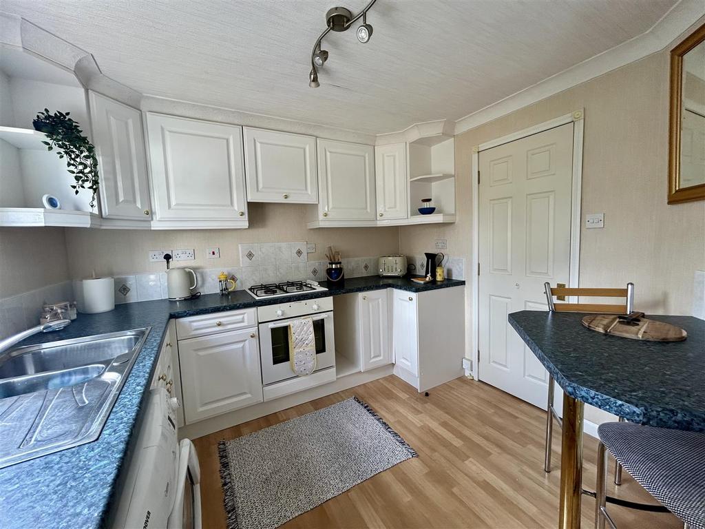 24 THE OAKS KITCHEN B.jpg