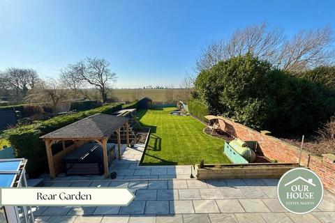 5 bedroom detached house for sale, Main Road, Humbleton, Hull