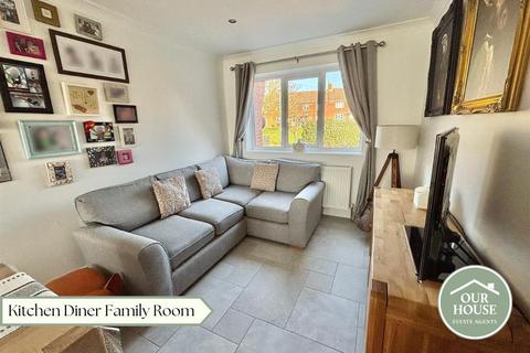 5 bedroom detached house for sale, Main Road, Humbleton, Hull