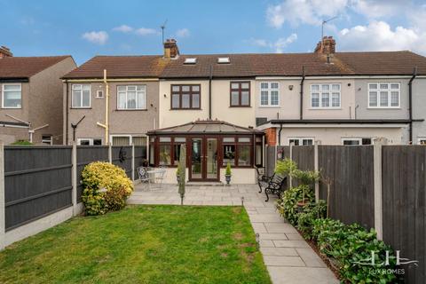 3 bedroom terraced house for sale, Grenfell Avenue, Hornchurch