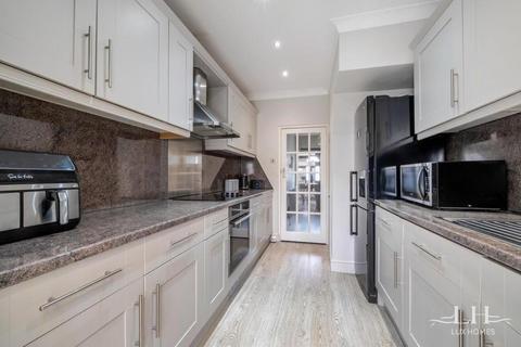3 bedroom terraced house for sale, Grenfell Avenue, Hornchurch
