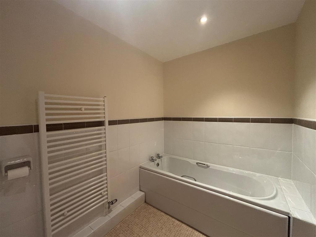 Bathroom3.jpg