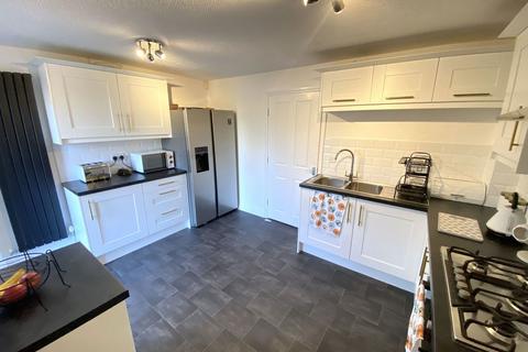 27 Cape Gardens, Shaw, Oldham, OL2 8PD