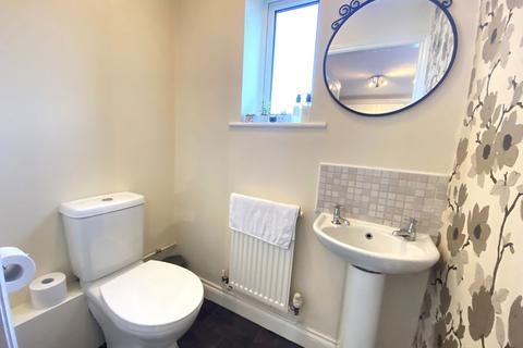 27 Cape Gardens, Shaw, Oldham, OL2 8PD