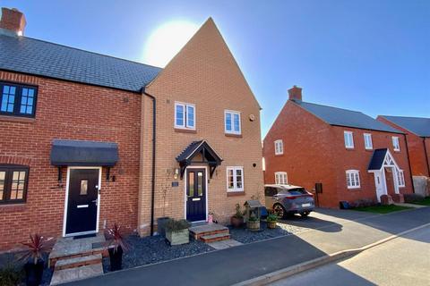 3 bedroom semi-detached house for sale, Aintree Avenue, Towcester