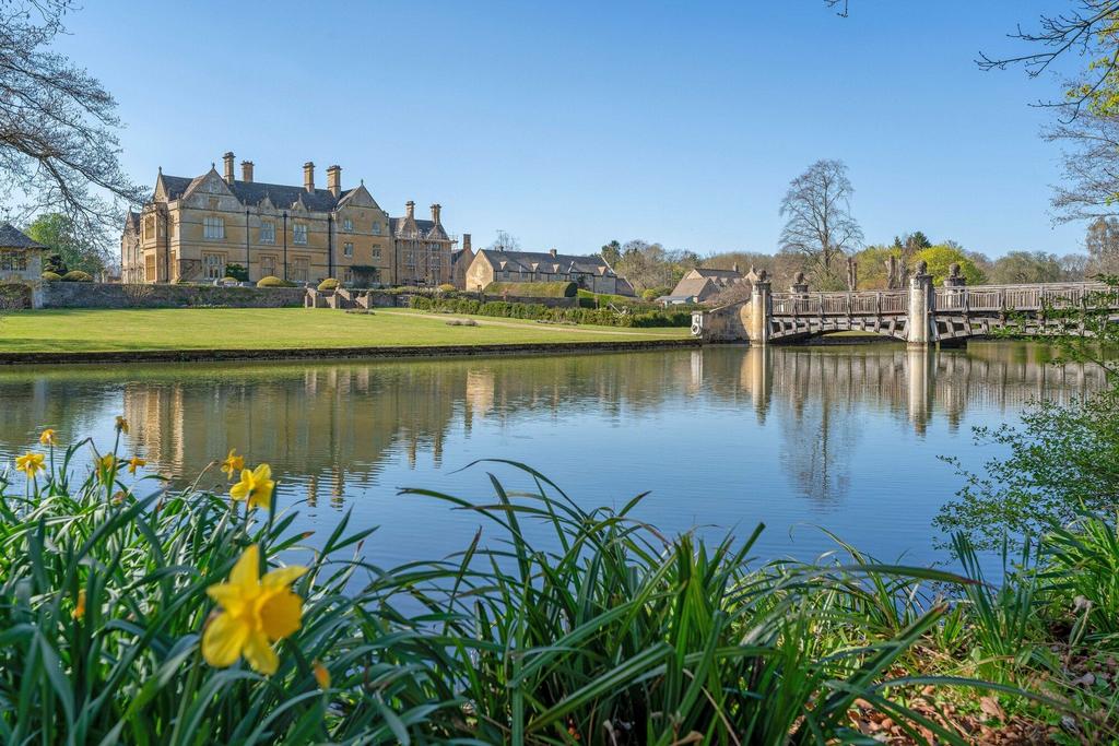 brockhampton-brockhampton-park-gl54-2-bed-flat-for-sale-425-000