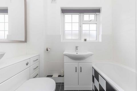 2 bedroom terraced house to rent, St. Edmund's Close, London SW17