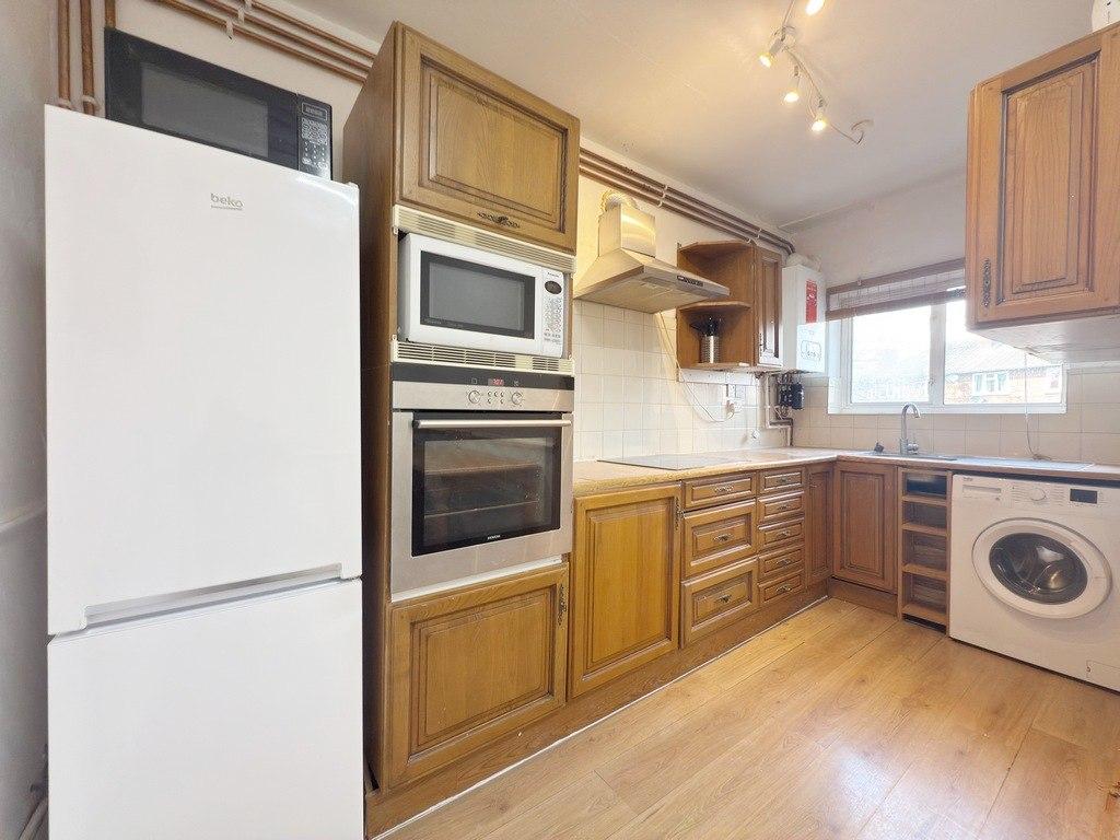 4 Bedroom Flat in Popes Lane