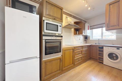 4 bedroom flat to rent, Popes Lane Ealing, W5