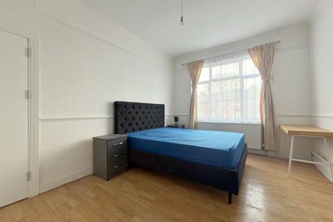 4 bedroom flat to rent, Popes Lane Ealing, W5