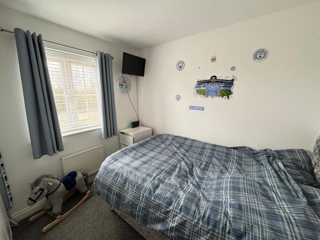 Bedroom 2 ( rear)