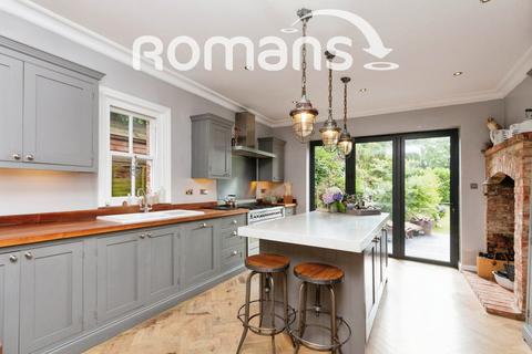 4 bedroom detached house to rent, Bath Road, Camberley, Surrey, GU15