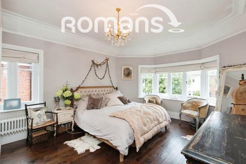 4 bedroom detached house to rent, Bath Road, Camberley, Surrey, GU15