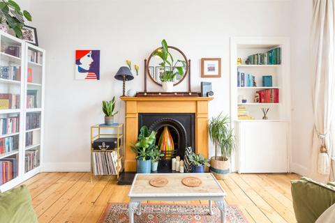 8/5 Broughton Road, Edinburgh, EH7 4EB