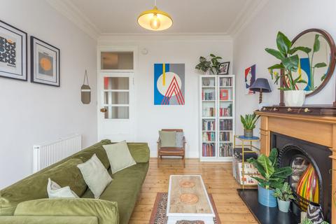 8/5 Broughton Road, Edinburgh, EH7 4EB