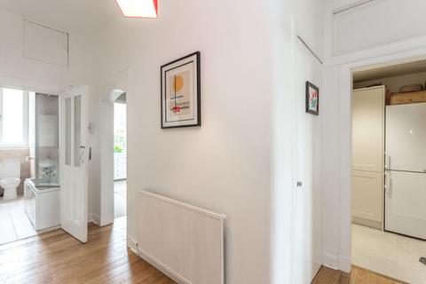 8/5 Broughton Road, Edinburgh, EH7 4EB