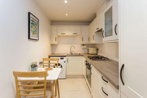 8/5 Broughton Road, Edinburgh, EH7 4EB