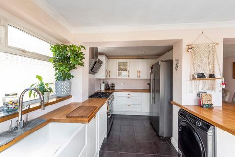62 Mayplace Avenue, Crayford, Dartford, DA1 4PG