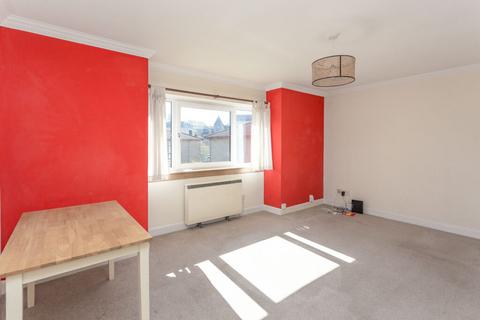 2 bedroom flat for sale, 14/7 Allanfield, Edinburgh, EH7 5YJ